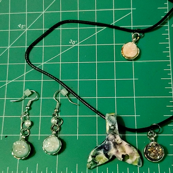 The Mermaid's Treasure Necklace Set - Picture 1 of 5